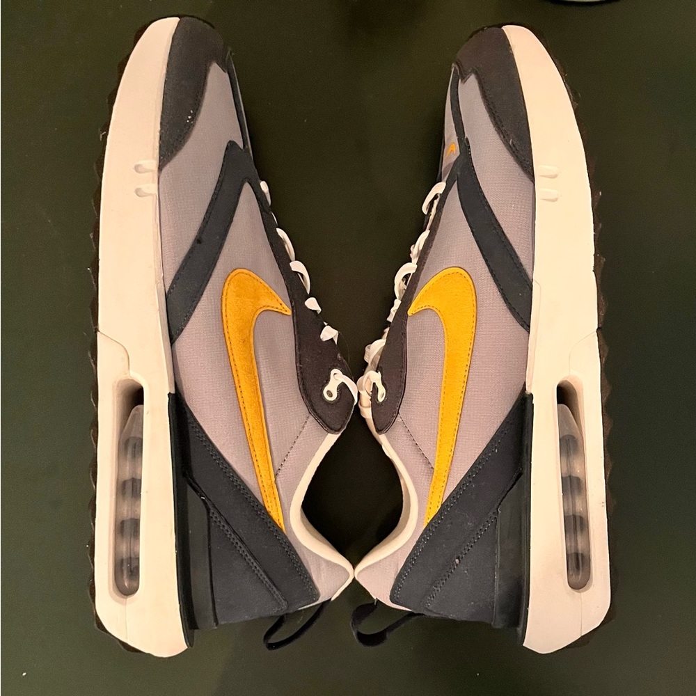 Men’s Nike Air Max Dawn Sneakers